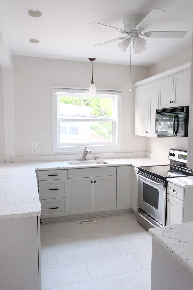 Kitchen - 117 N West St