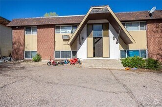 Building Photo - 330 Vehr Dr