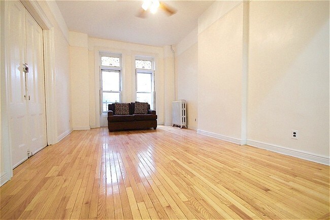 Building Photo - 337 Halsey St