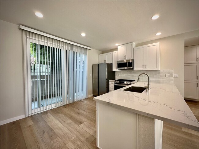 Foto del edificio - 4405 Hungerford St