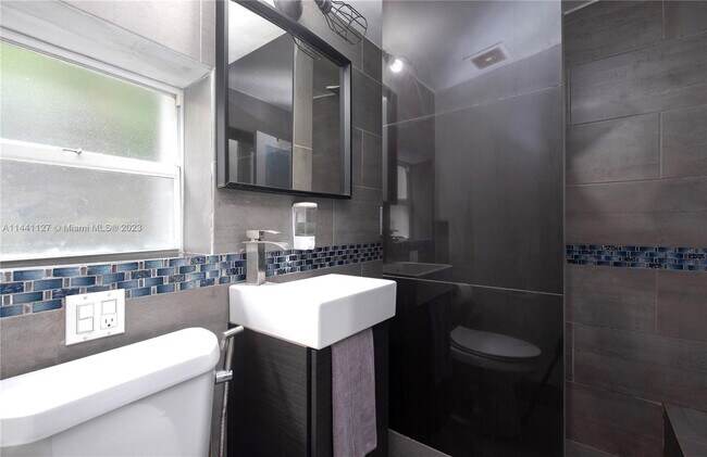 Foto del edificio - 19 NW 51st St