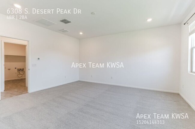 Building Photo - $2,150 Beautiful Newer Home in Valencia Cr...