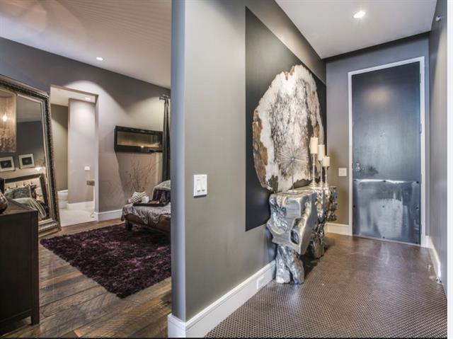 Foto del edificio - 2408 Victory Park Ln