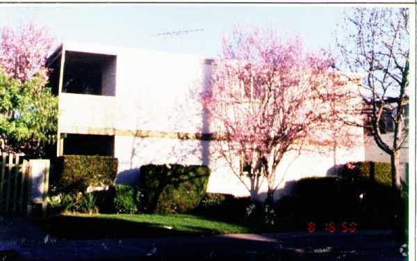 Foto del edificio - 10192-10194 Beardon Dr