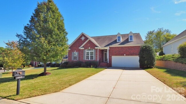 Foto del edificio - 6860 Lakecrest Ct