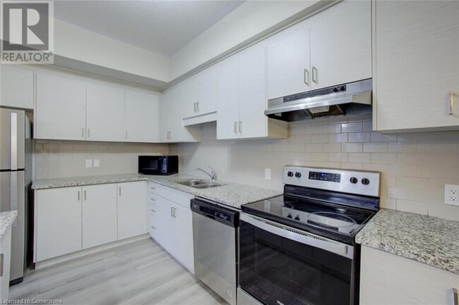 Building Photo - 261 Woodbine Ave