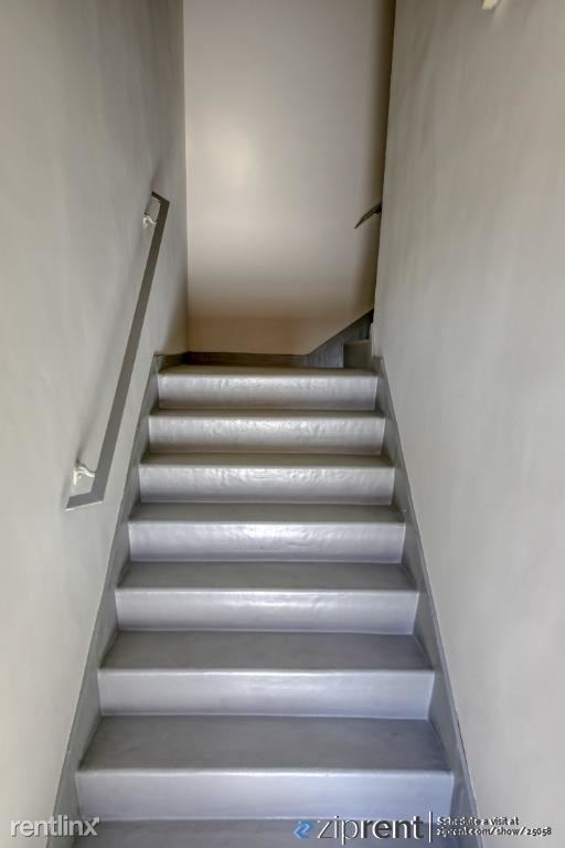 Foto del edificio - 2 br, 1 bath Triplex - 2218 Lincoln Park A...