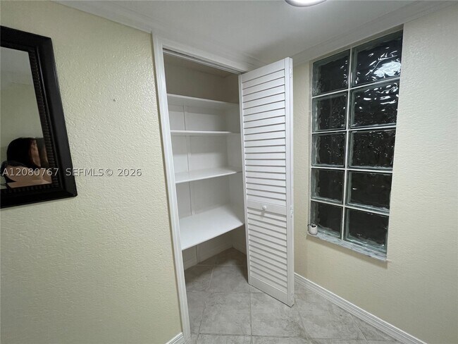 Building Photo - 16240 Laurel Dr