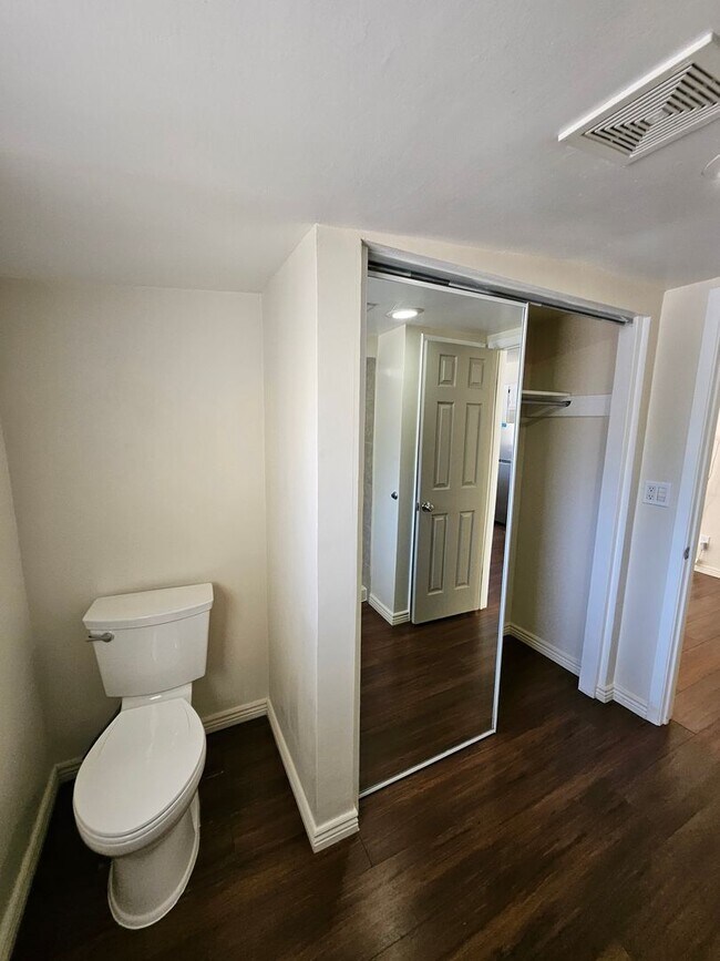 Foto del edificio - 911 Fruit Ave NW