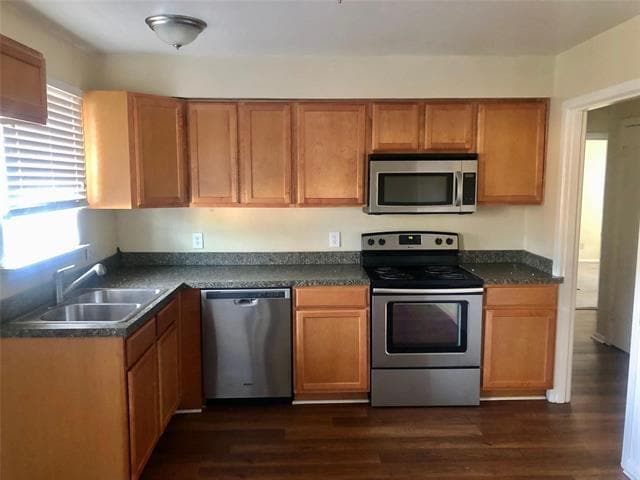 Building Photo - 2709 Highwood Dr