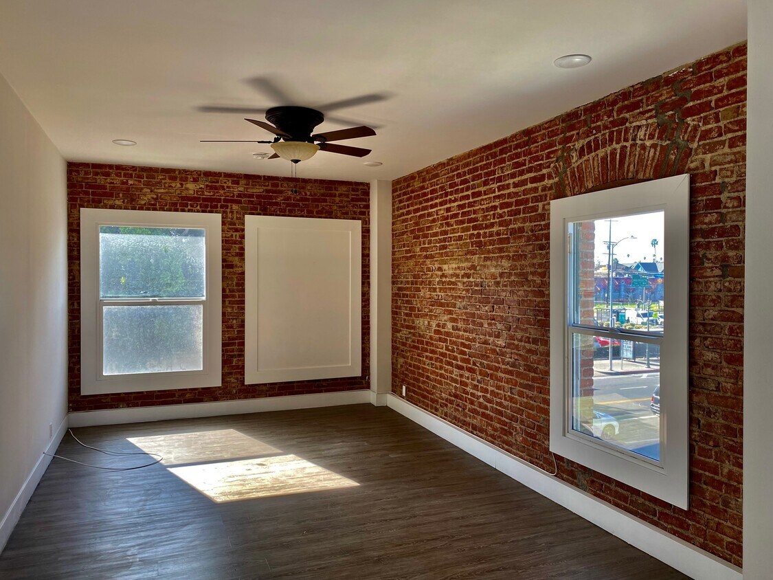 Primary Photo - 2165 W Washington Blvd