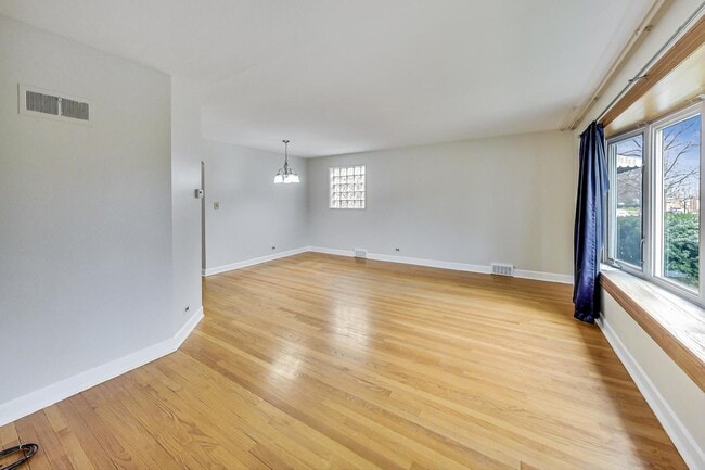 Building Photo - 6210 N Harding Ave