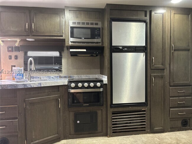 Foto del edificio - 14165 NW 22nd Pl