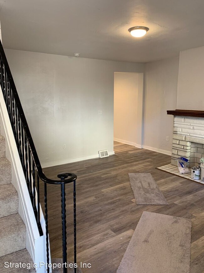 Building Photo - 3 br, 1.5 bath House - 479 Norton St