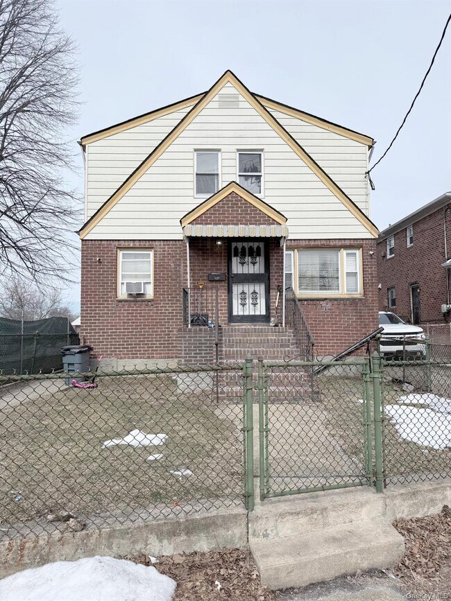 Foto del edificio - 165-25 Union Tpke