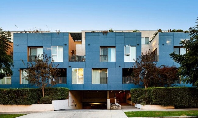 Building Photo - 855 N Croft Ave