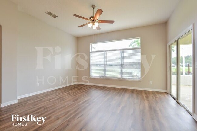 Foto del edificio - 6017 Spring Creek Ct