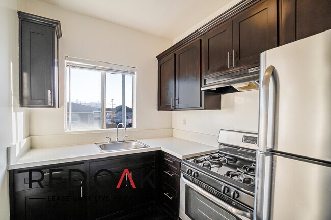Foto del edificio - ~2 Weeks FREE~ Welcoming Studio Drenched i...