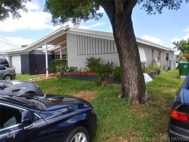 Foto del edificio - 6765 Rose Dr