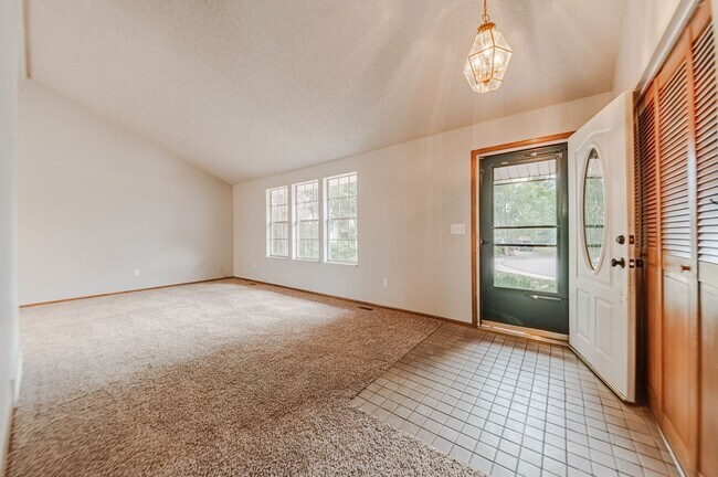 Foto del edificio - Lovely tri-level home in Aurora!