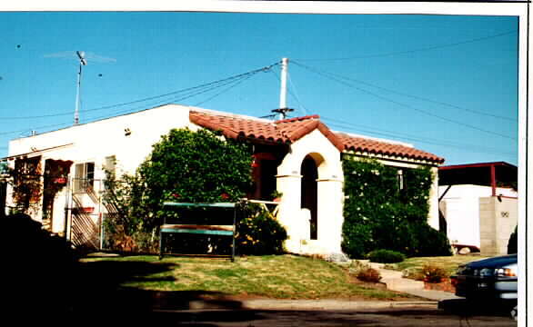 Building Photo - 2217-2219 Channel Dr