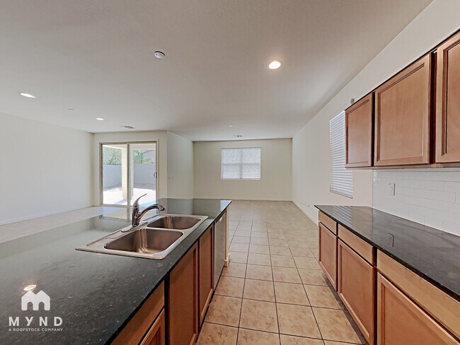 Building Photo - 565 W Tallula Trail