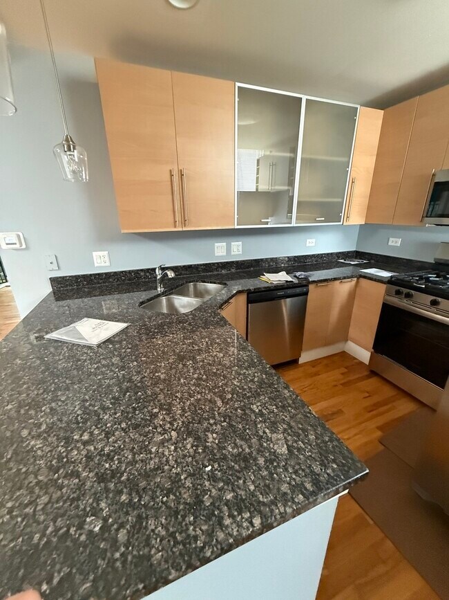Foto del edificio - 7506 N Damen Ave