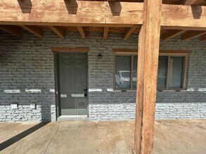 Building Photo - 969 W Holly St