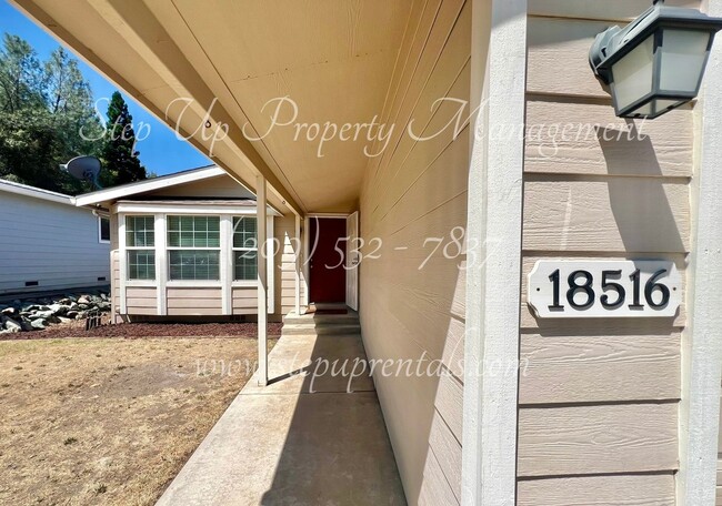 Building Photo - Charming 3-Bedroom Home in Jamestown with ...