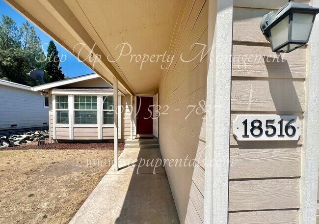 Foto del edificio - Charming 3-Bedroom Home in Jamestown with ...