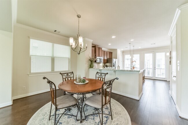 Foto del edificio - 1517 Miles Oaks Pl
