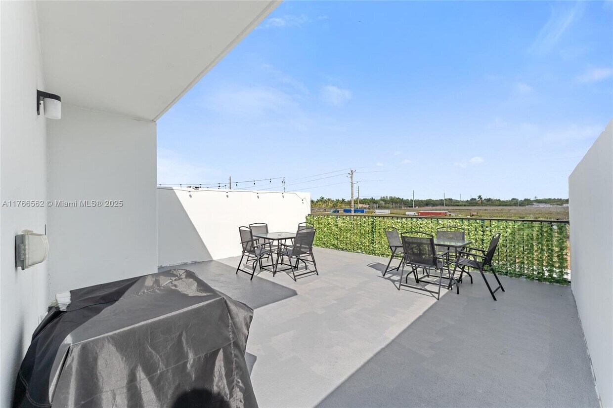 Foto del edificio - 14590 SW 260th St