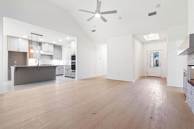 Foto del edificio - 7004 SW Basswood Ave