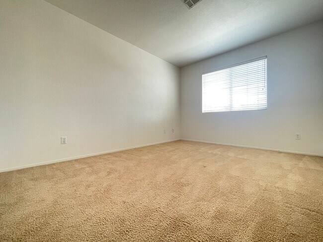 Foto del edificio - 3bedroom home in a GATED community near the strip