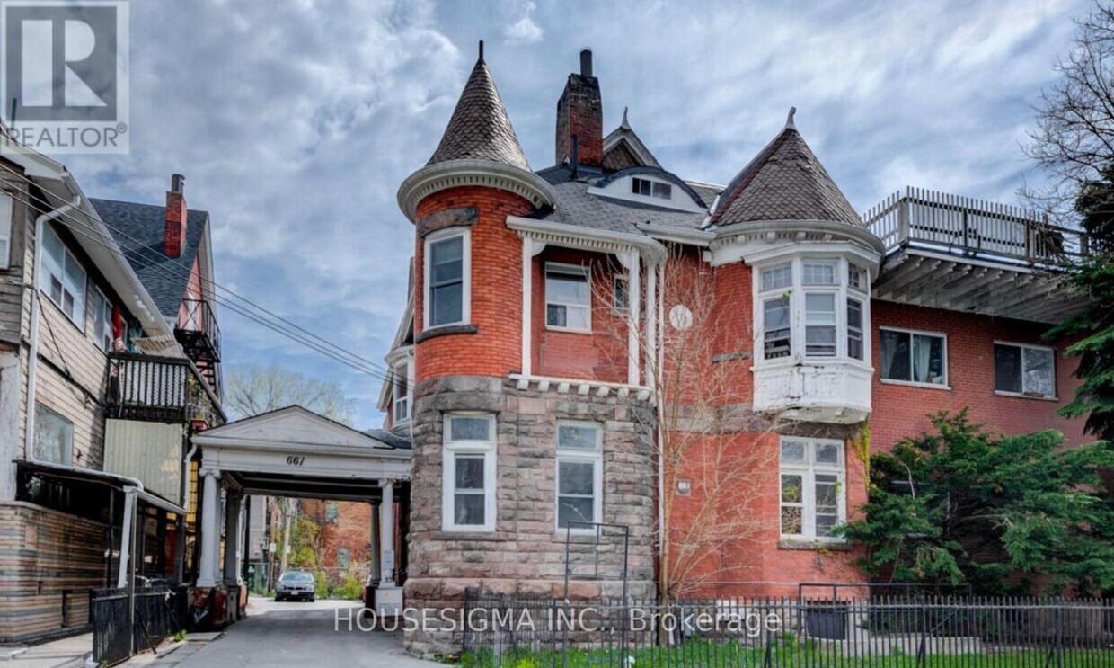 Photo principale - 661-661 Huron St
