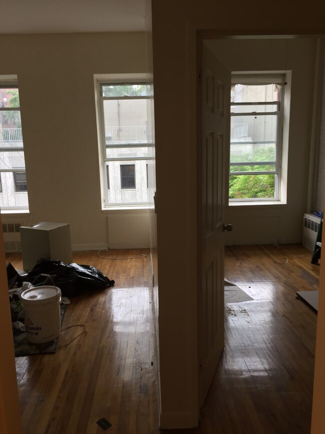 Building Photo - 115 W 82nd St
