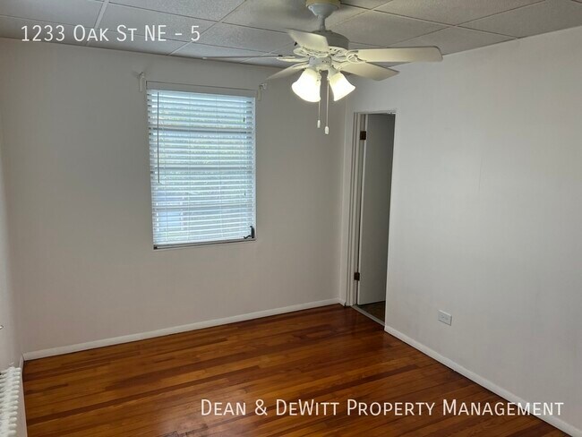 Foto del edificio - 1233 Oak St NE