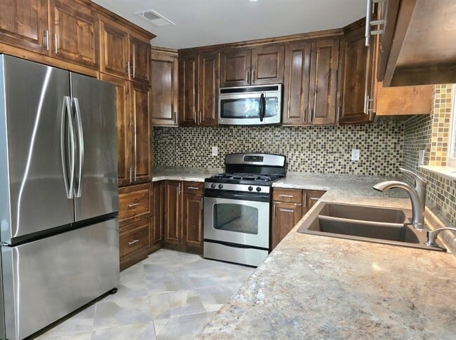 Foto del edificio - 3340 Clarksburg Dr