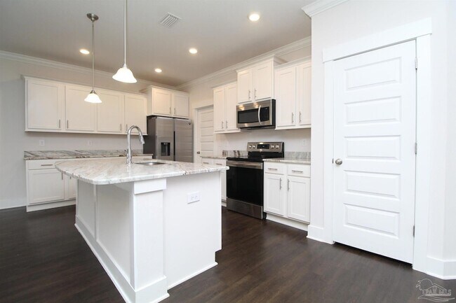 Foto del edificio - 717 Brambling Ct