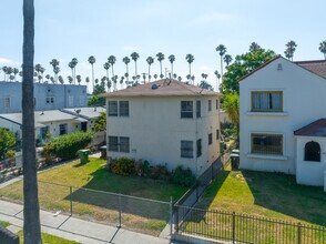 Building Photo - 5421 S Gramercy Pl