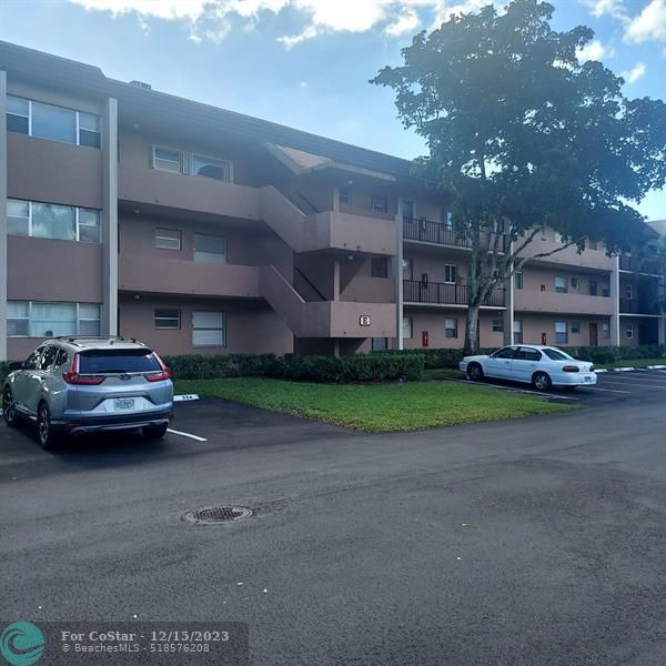 Building Photo - 8350 Sands Point Blvd