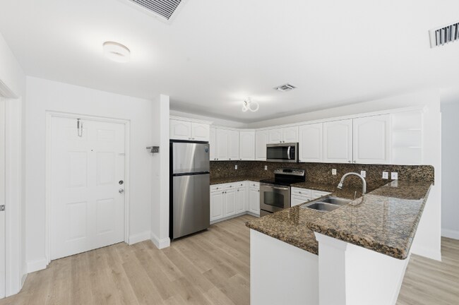 Foto del edificio - 2691 Albatross Rd N