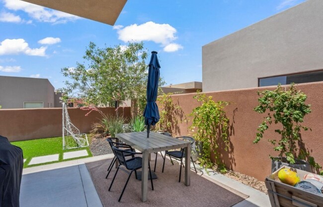 Foto del edificio - 3214 S Red Sands Way