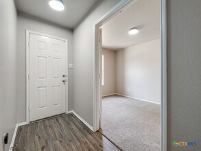 Building Photo - 204 Pine Arbol