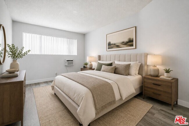 Foto del edificio - 1030 N Orange Grove Ave