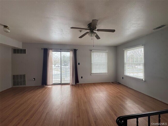 Building Photo - 9 Fairview Cir