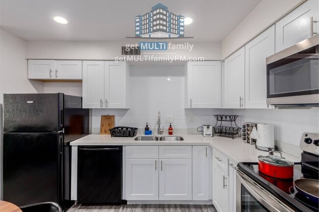Building Photo - 515 W Pebble Beach Dr