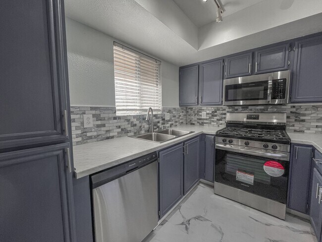Building Photo - Elegant 3-Bedroom Condo with High-End Fini...
