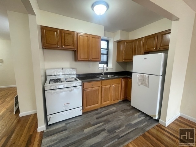 Gorgeous, Newly Renovated 2 Bedroom Home i... - Room for Rent in ...