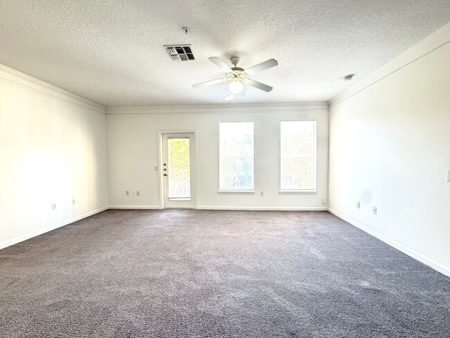 Building Photo - Updated 3 Bedroom, 2 Bath Mirabella Condo ...